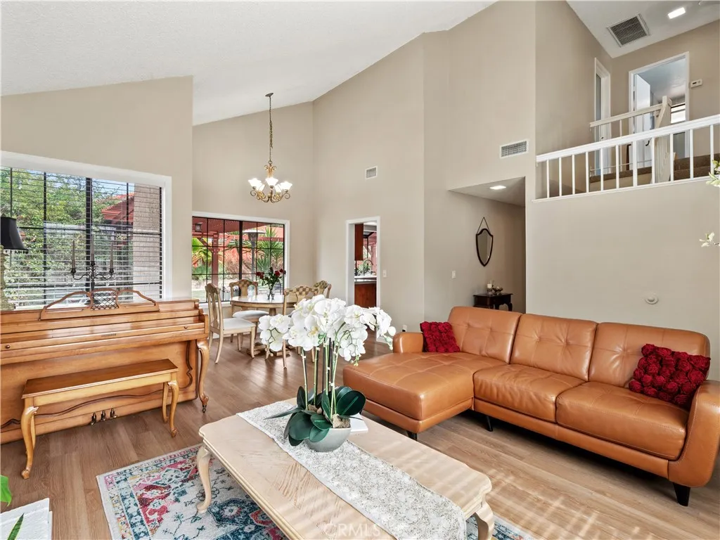 27643 Quincy, Castaic, California 91384 home-pic-2