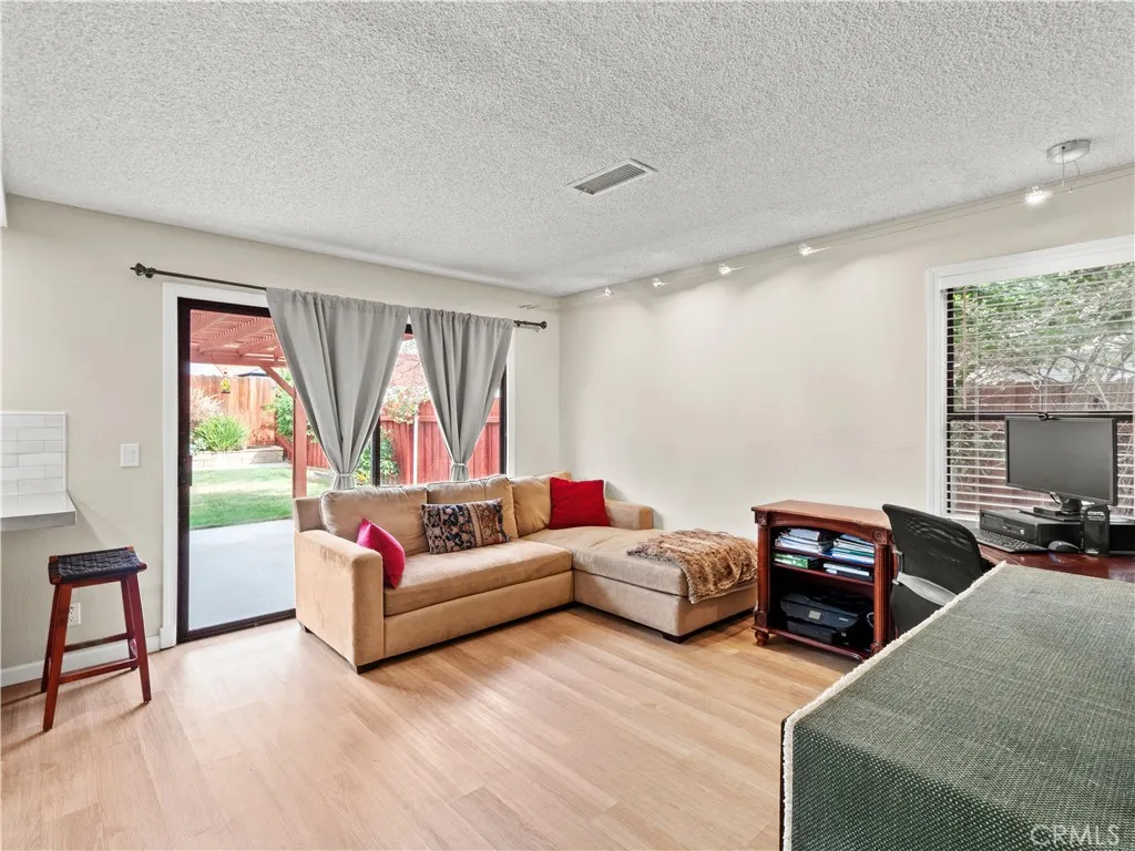 27643 Quincy, Castaic, California 91384 home-pic-19