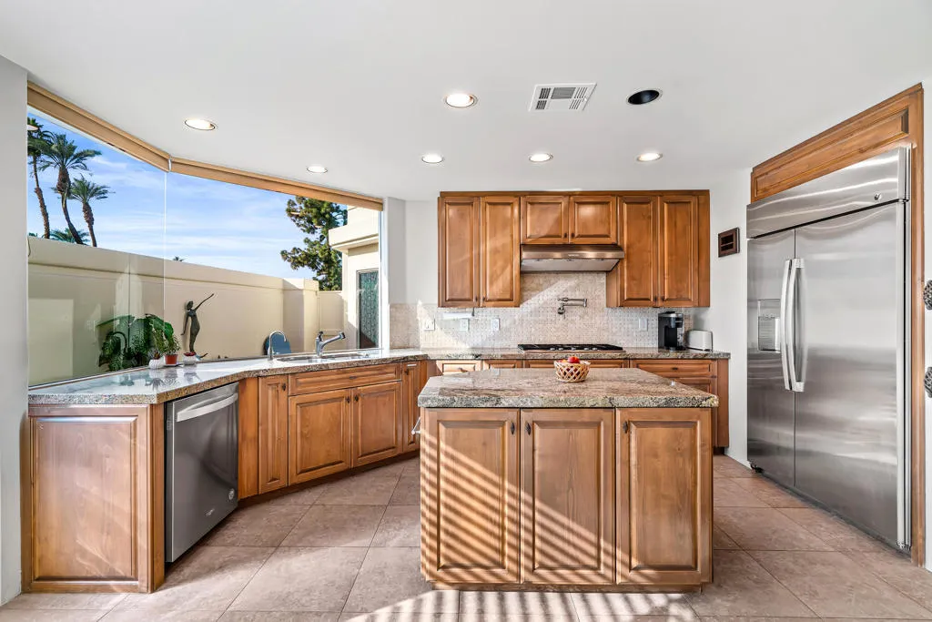 75385 Riviera Drive, Indian Wells, California 92210 home-pic-11