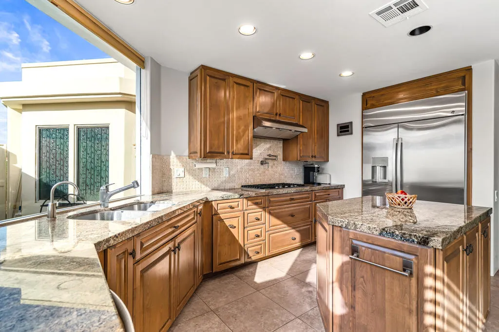 75385 Riviera Drive, Indian Wells, California 92210 home-pic-4