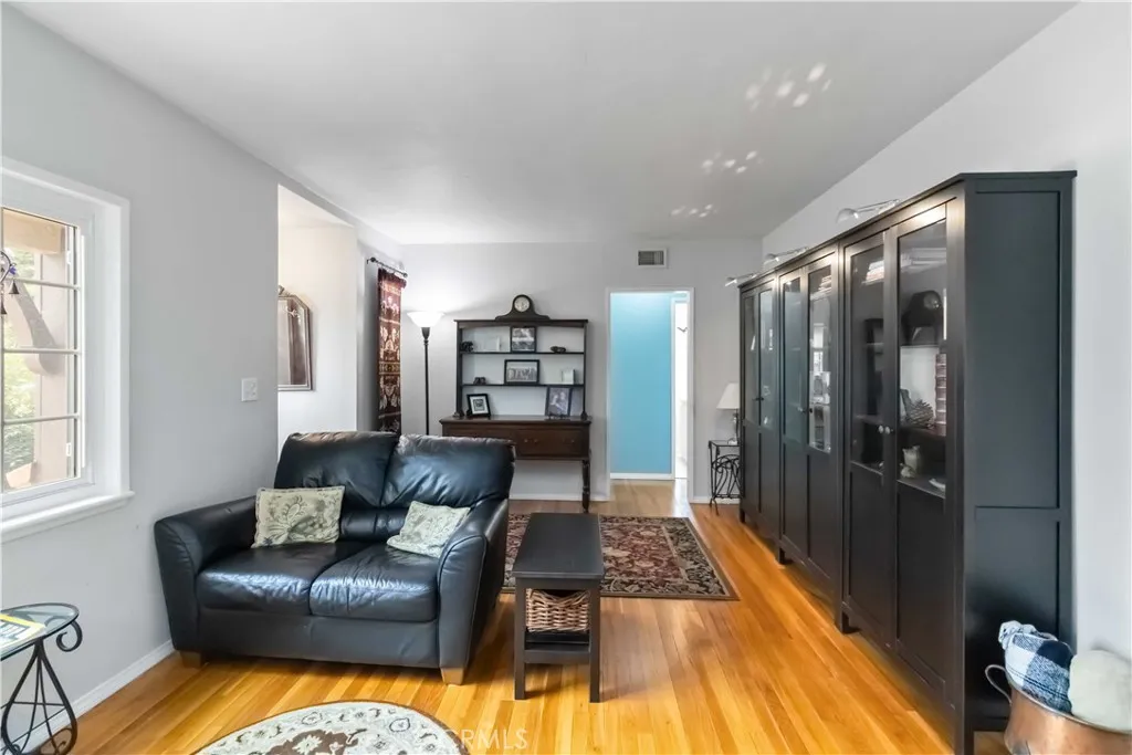 10637 Yarmouth, Granada Hills, California 91344 home-pic-13