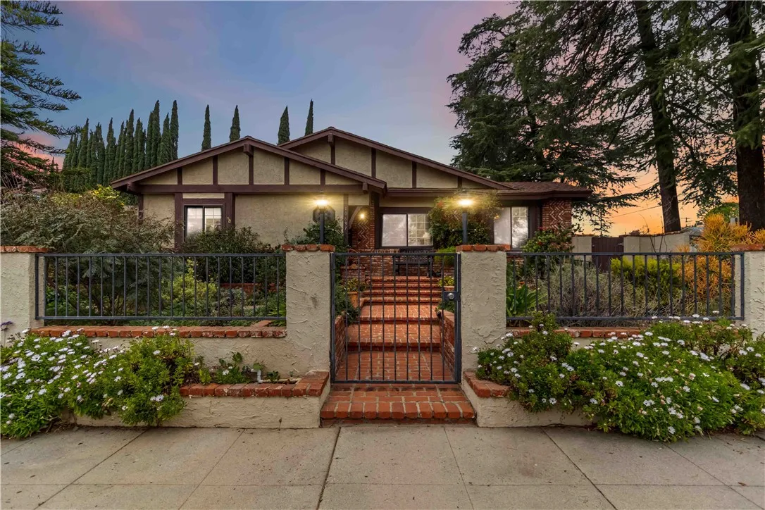 10637 Yarmouth, Granada Hills, California 91344 home-pic-2