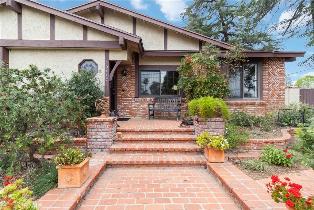 10637 Yarmouth, Granada Hills, California 91344 home-pic-3