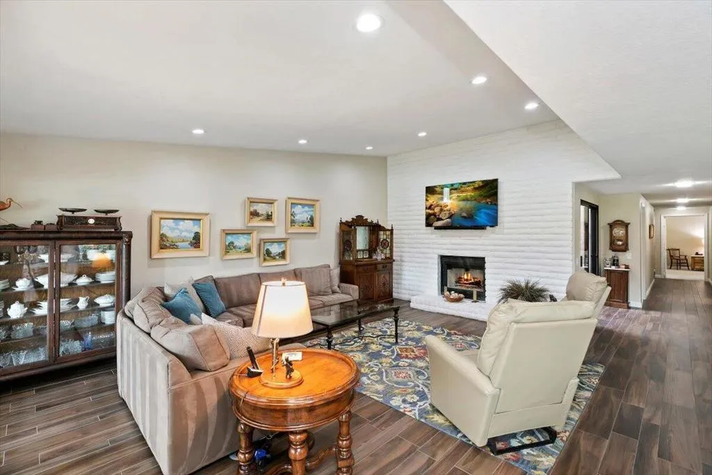 18 Conejo Circle, Palm Desert, California 92260 home-pic-10