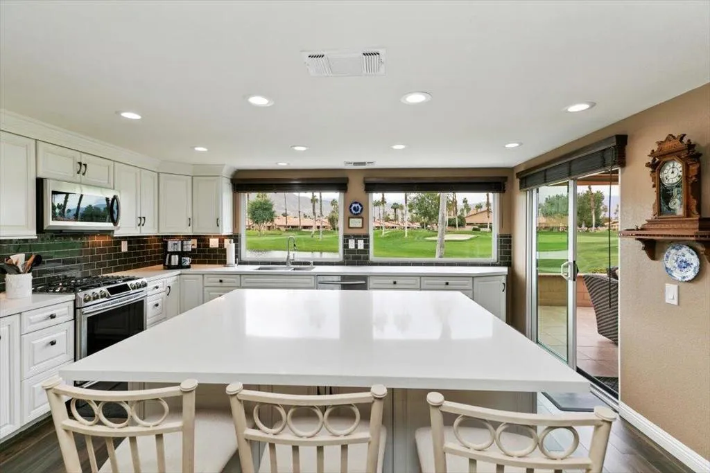 18 Conejo Circle, Palm Desert, California 92260 home-pic-22