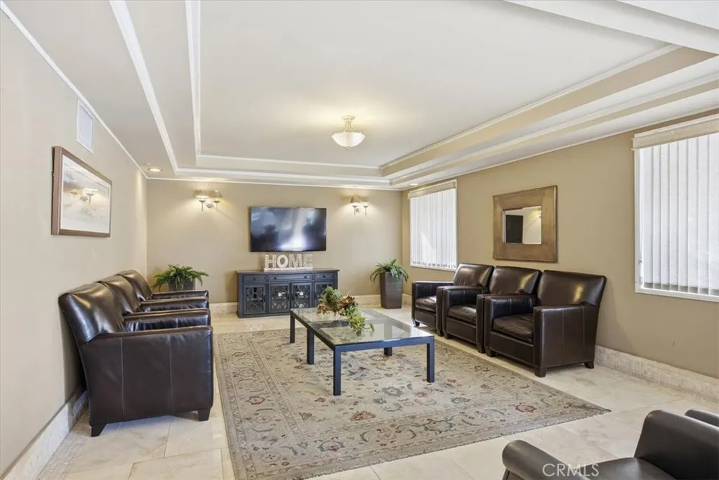 620 S Gramercy Place 130, Los Angeles, California 90005 home-pic-25