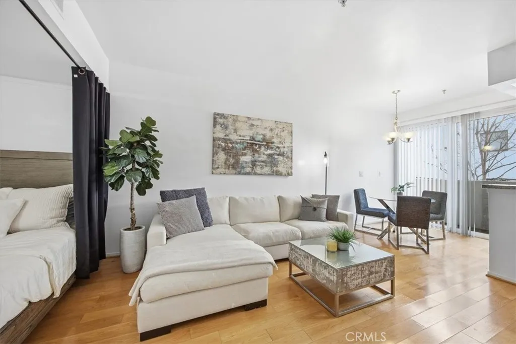 620 S Gramercy Place 130, Los Angeles, California 90005 home-pic-9