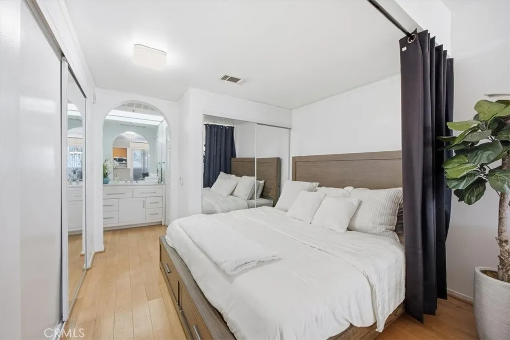 620 S Gramercy Place 130, Los Angeles, California 90005 home-pic-14