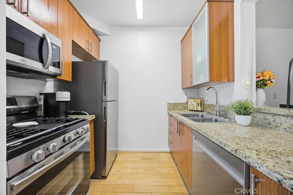 620 S Gramercy Place 130, Los Angeles, California 90005 home-pic-18
