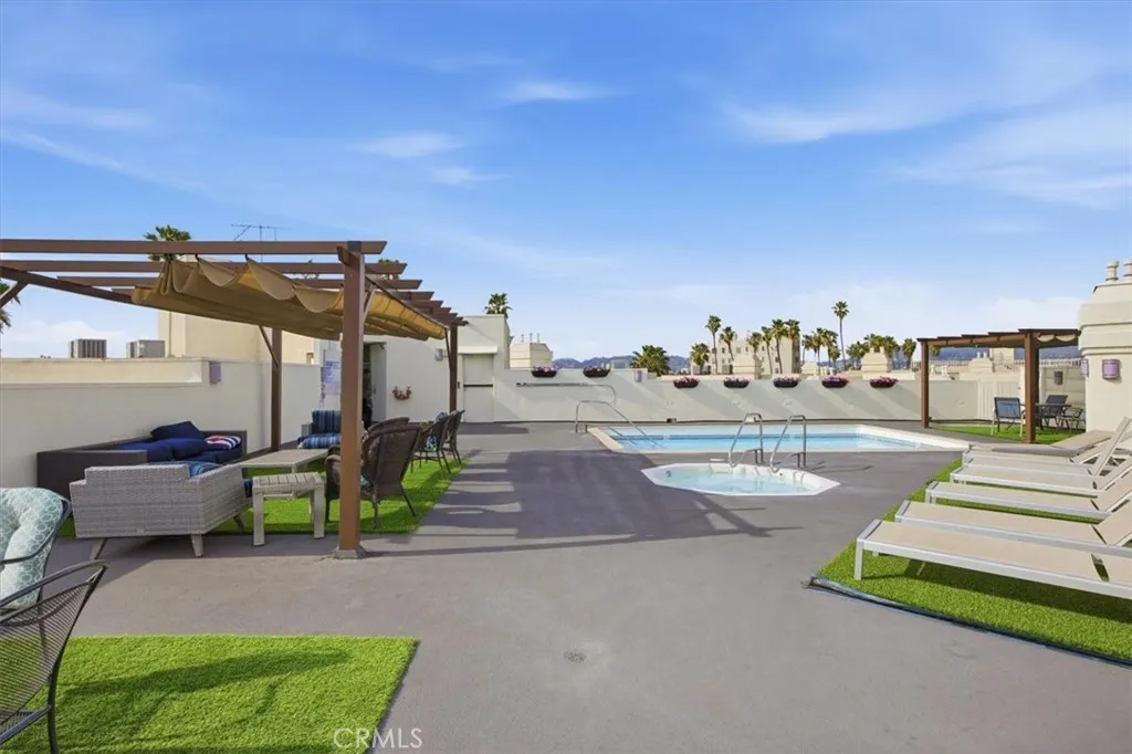 620 S Gramercy Place 130, Los Angeles, California 90005 home-pic-3