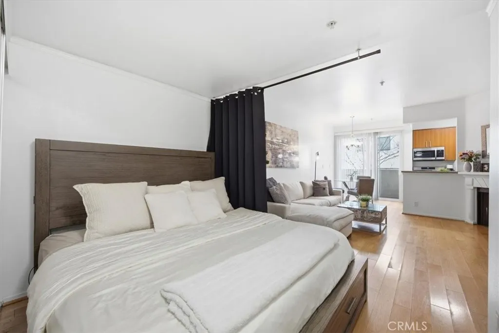 620 S Gramercy Place 130, Los Angeles, California 90005 home-pic-13