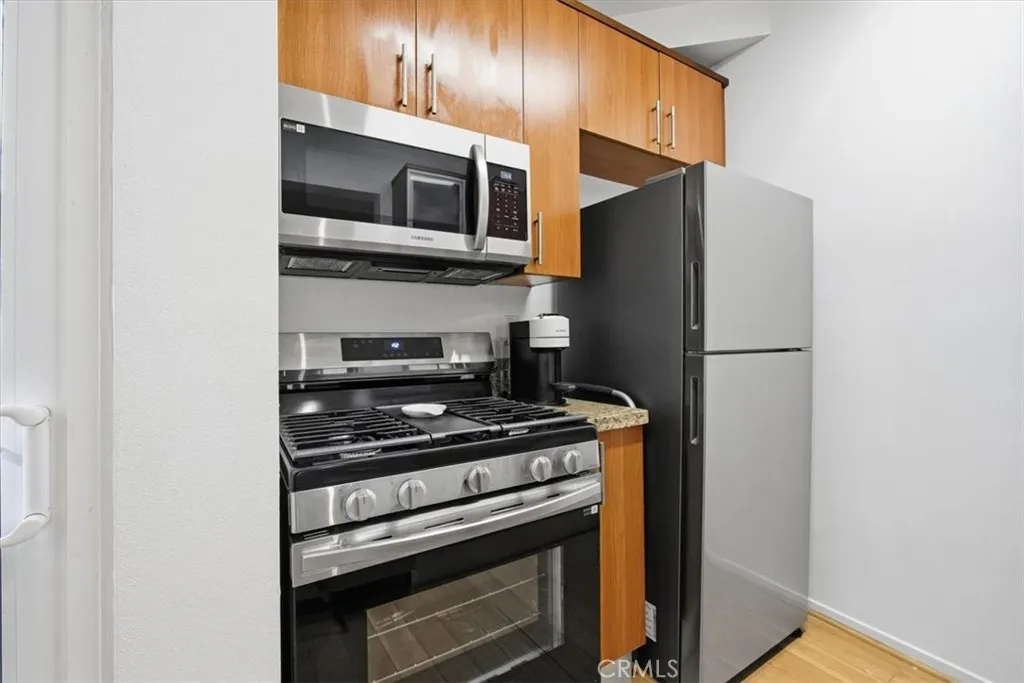 620 S Gramercy Place 130, Los Angeles, California 90005 home-pic-17