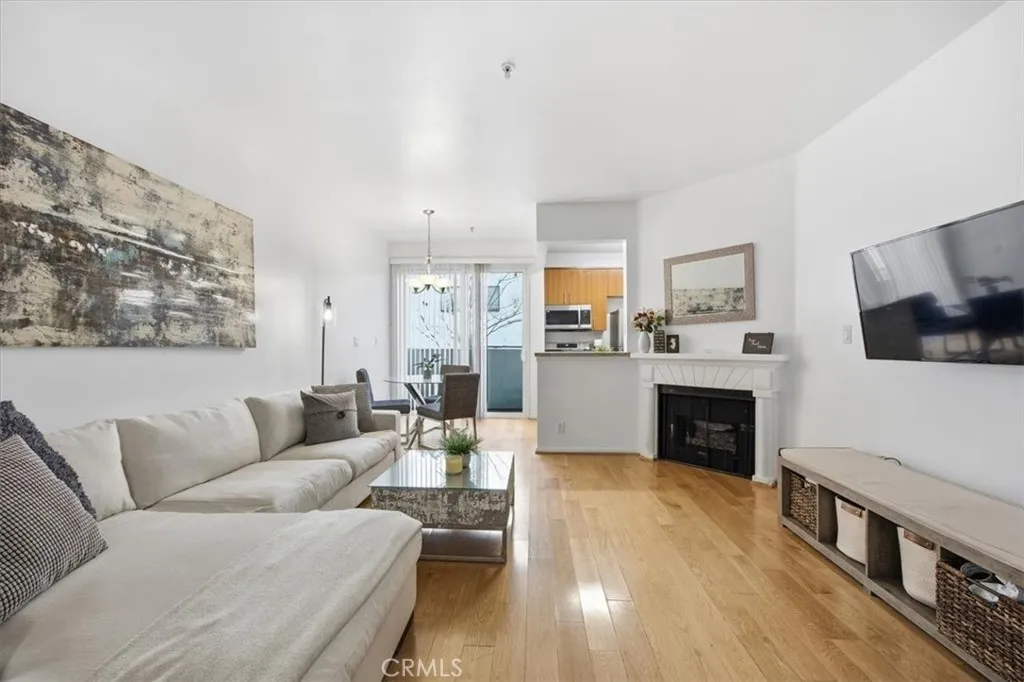 620 S Gramercy Place 130, Los Angeles, California 90005 home-pic-1