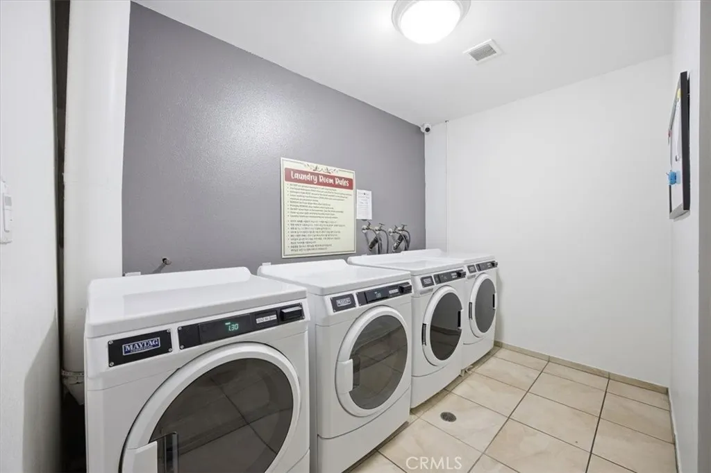 620 S Gramercy Place 130, Los Angeles, California 90005 home-pic-28
