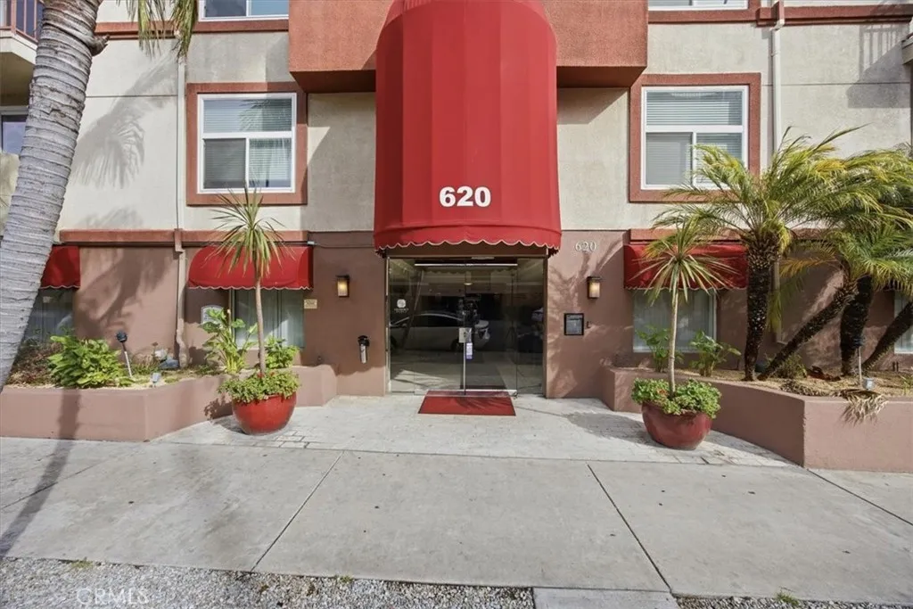 620 S Gramercy Place 130, Los Angeles, California 90005 home-pic-35