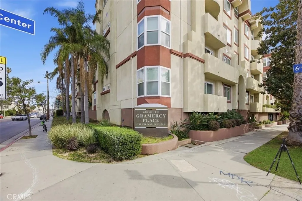 620 S Gramercy Place 130, Los Angeles, California 90005 home-pic-33