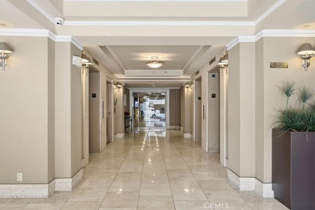 620 S Gramercy Place 130, Los Angeles, California 90005 home-pic-23