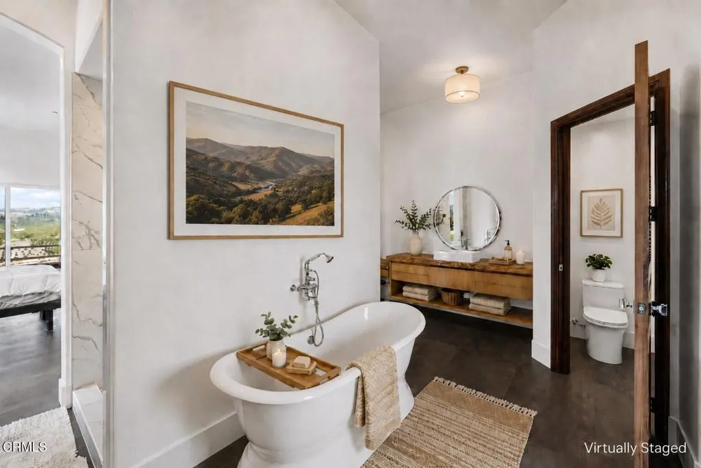 Master Bath tub