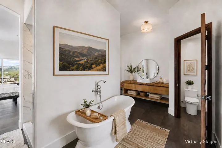 Master Bath tub
