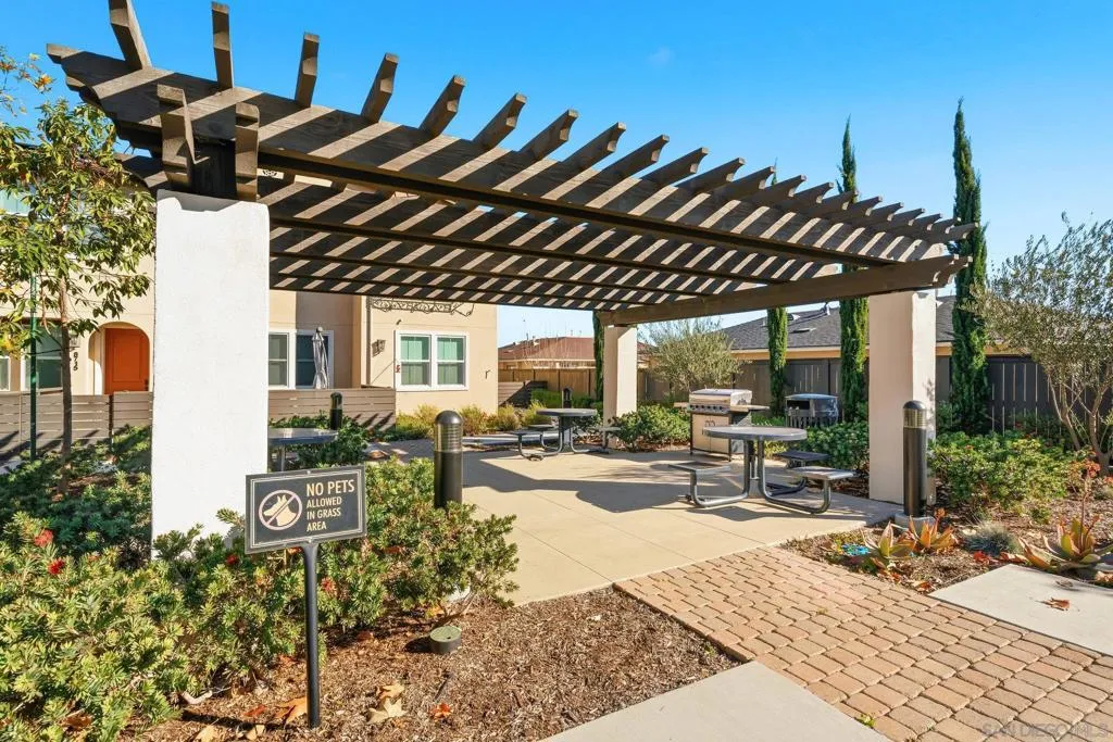 8691 Barbados Ln, Santee, California 92071 home-pic-43