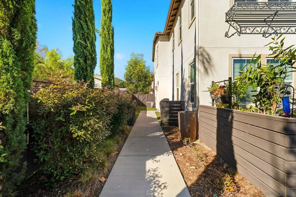 8691 Barbados Ln, Santee, California 92071 home-pic-14