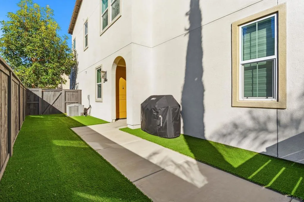 8691 Barbados Ln, Santee, California 92071 home-pic-15