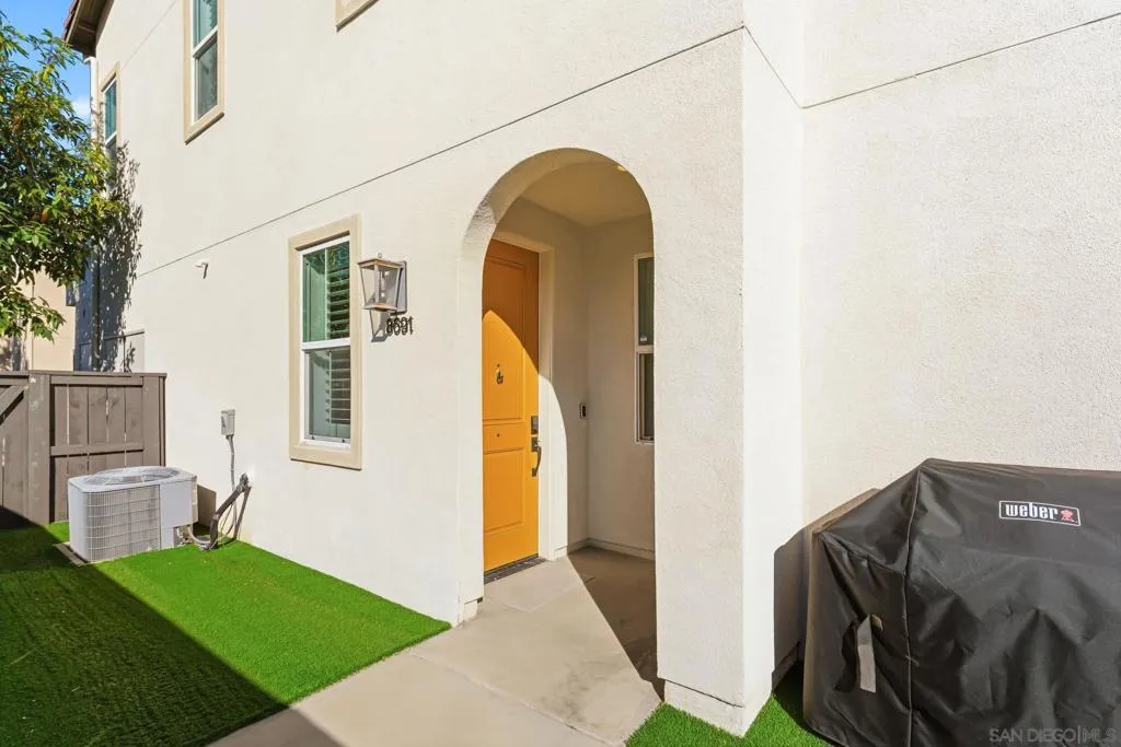 8691 Barbados Ln, Santee, California 92071 home-pic-16
