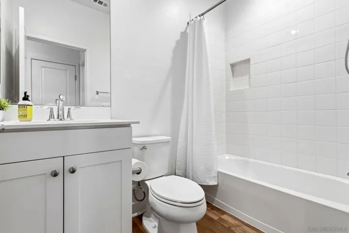 Upstairs second bathroom