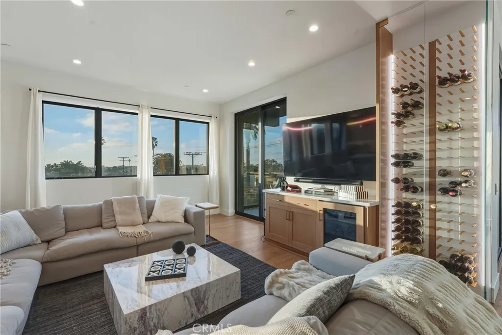 626 Longfellow, Hermosa Beach, California 90254 home-pic-17