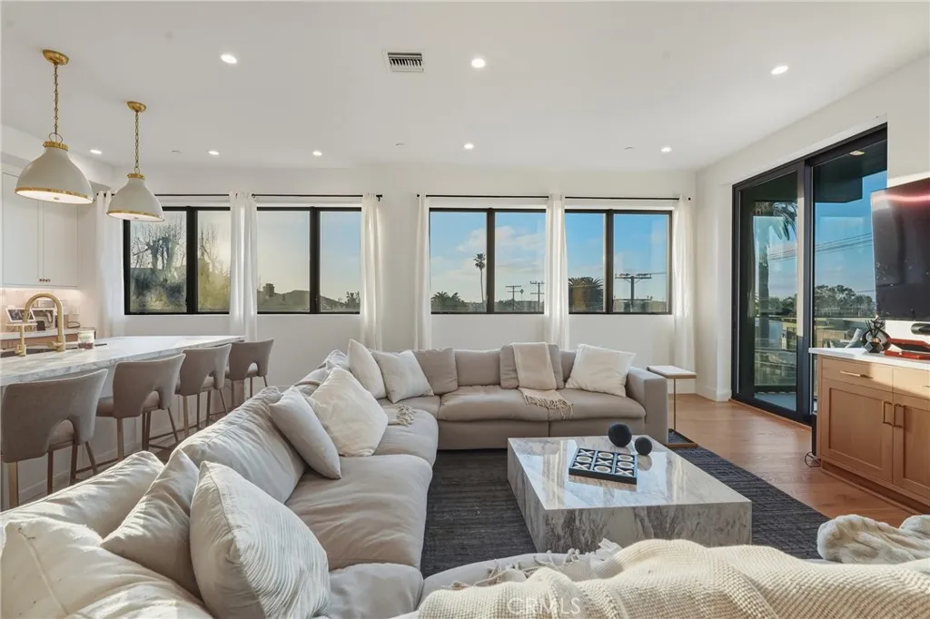 626 Longfellow, Hermosa Beach, California 90254 home-pic-16
