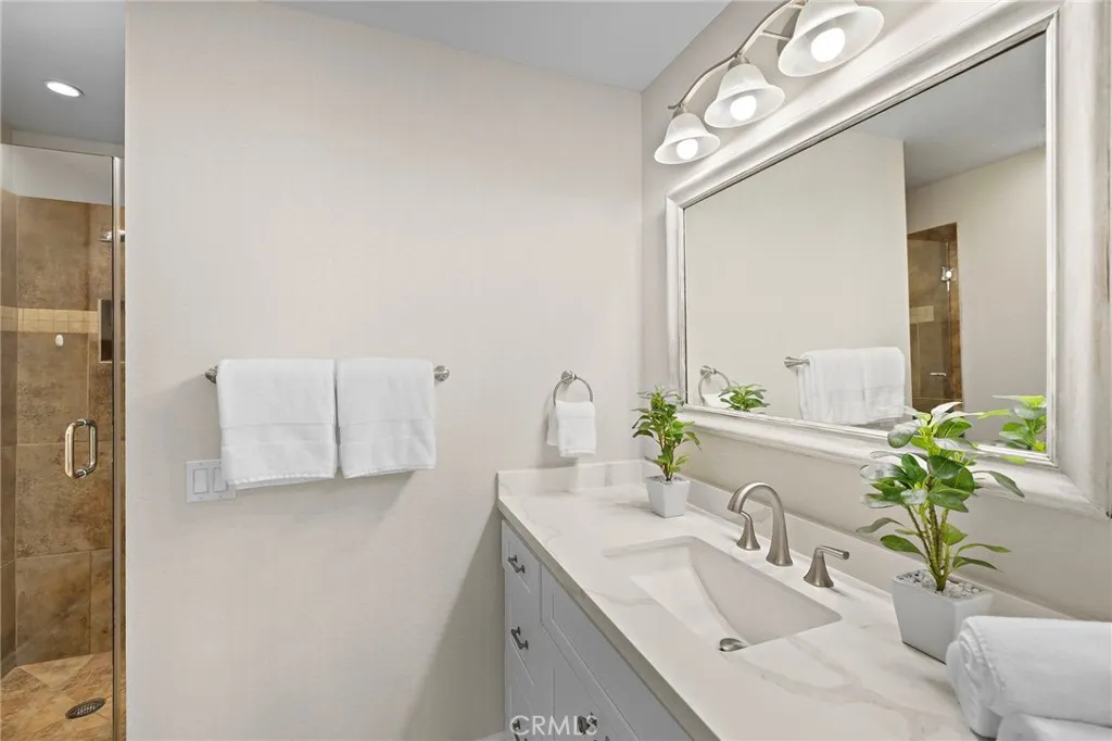 12 Sparrow Hill Lane, Laguna Hills, California 92653 home-pic-21