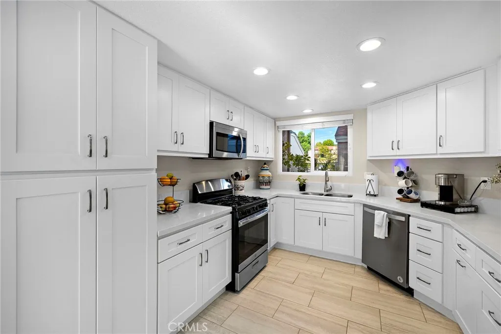 12 Sparrow Hill Lane, Laguna Hills, California 92653 home-pic-11