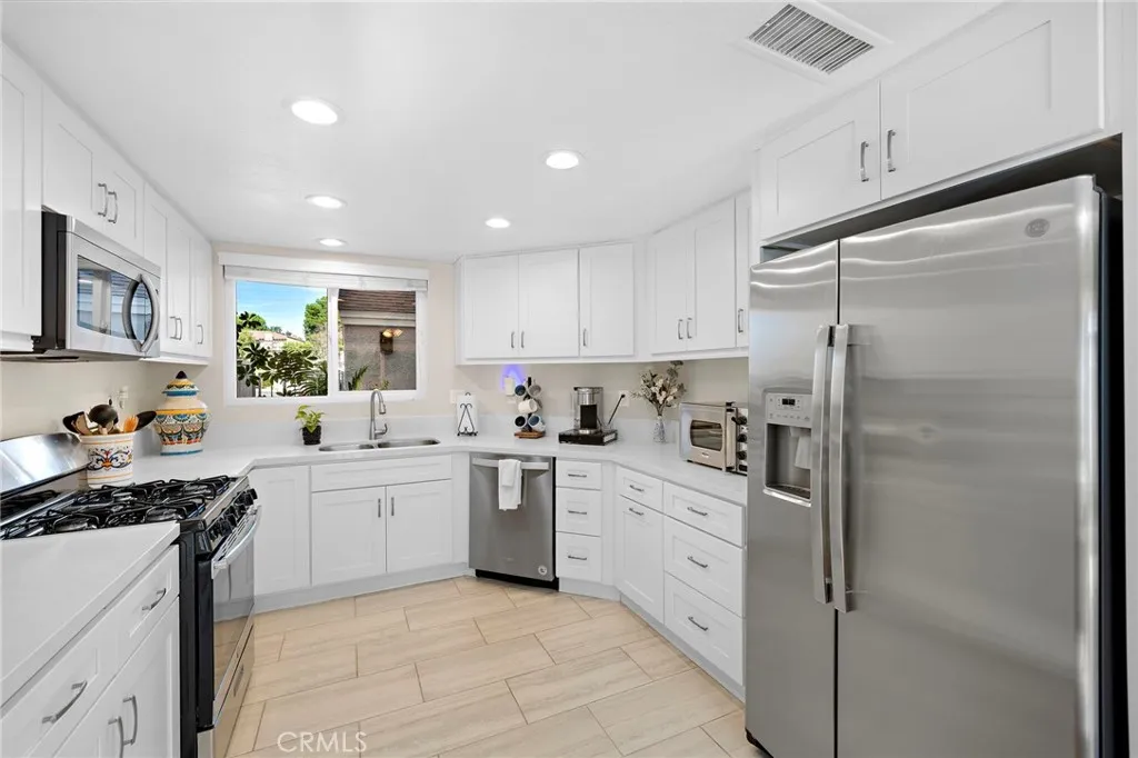 12 Sparrow Hill Lane, Laguna Hills, California 92653 home-pic-12