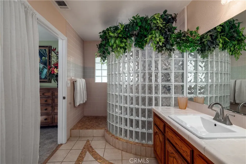 Primary shower