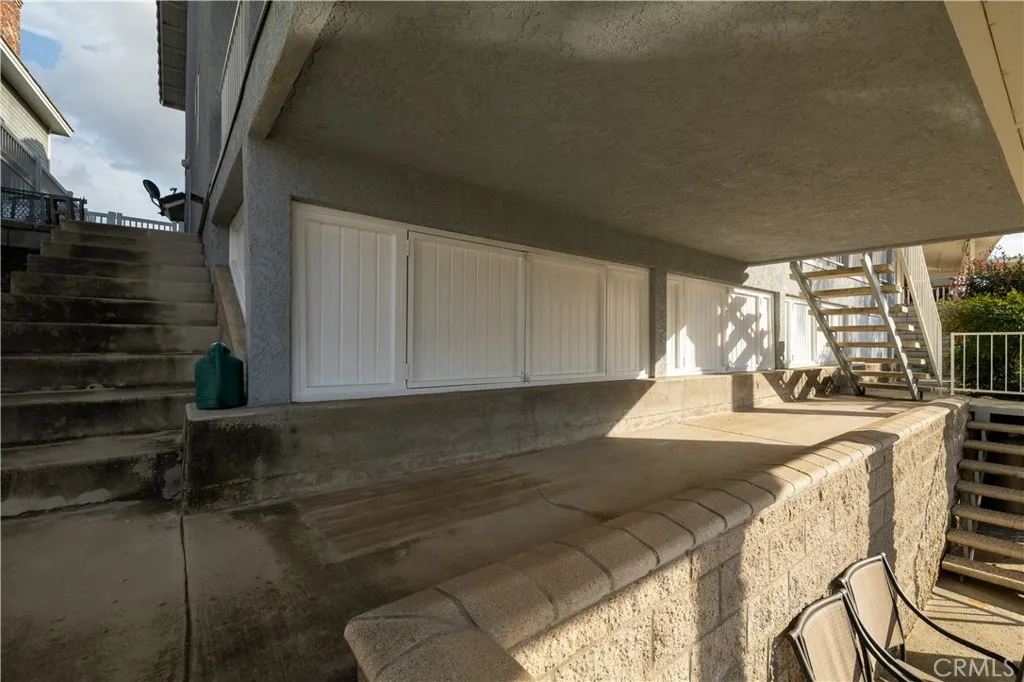 Storage area, this is beneath the balcony area and perfect for all your lake life toys!