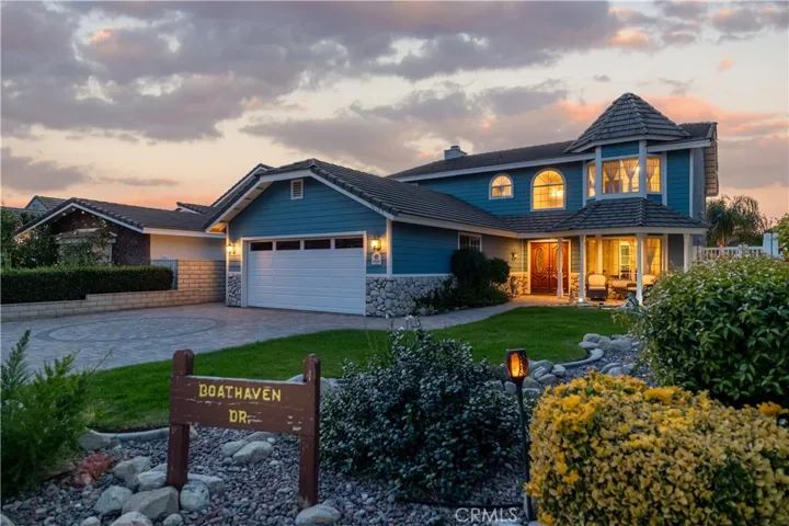 Curb appeal, don't miss this one.