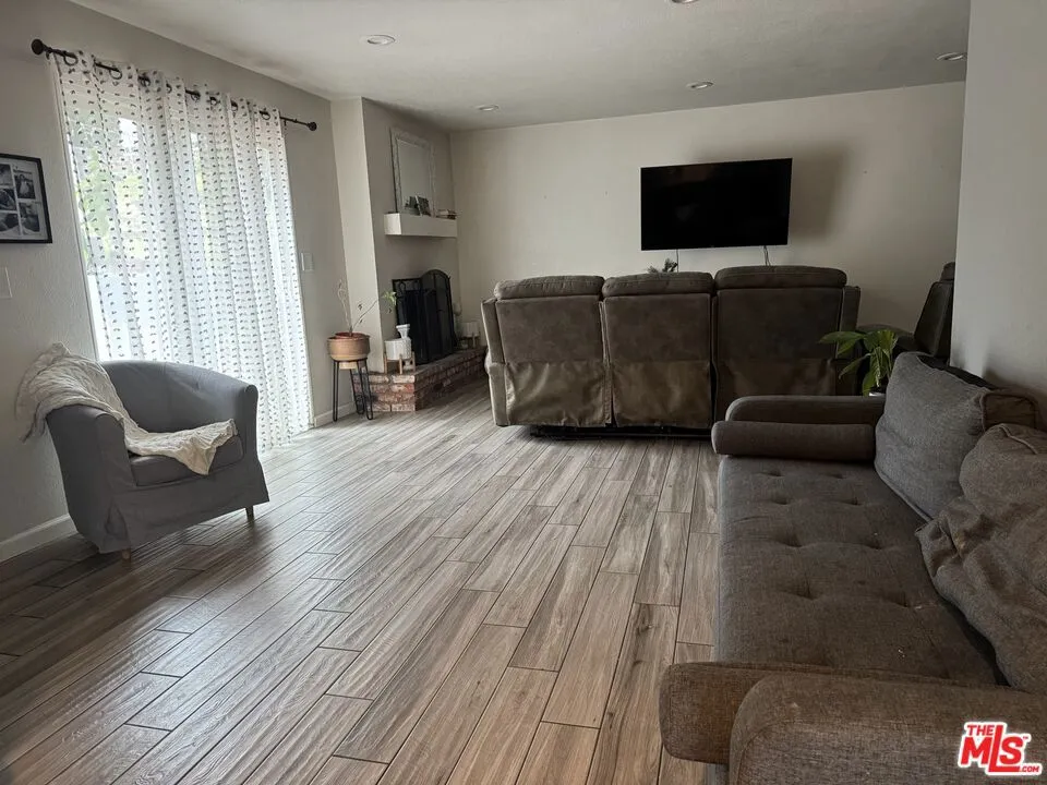 1570 S Santa Fe Avenue, Vista, California 92084 home-pic-4