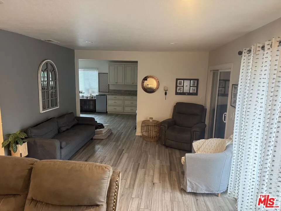 1570 S Santa Fe Avenue, Vista, California 92084 home-pic-3