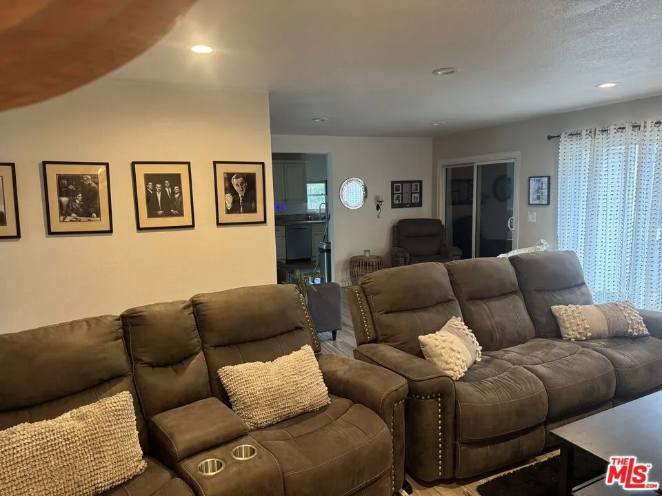 1570 S Santa Fe Avenue, Vista, California 92084 home-pic-5
