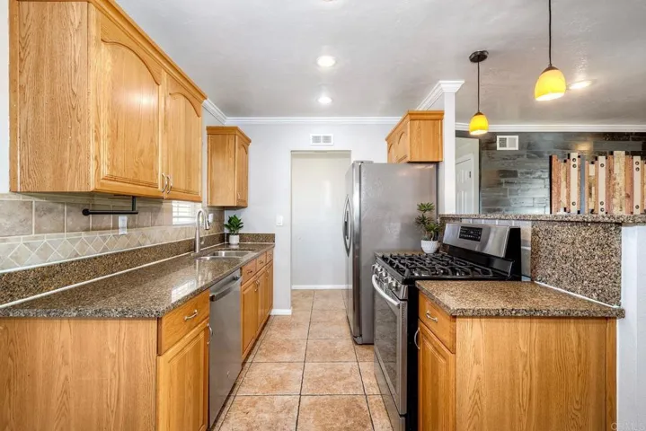 With stylish granite counter tops