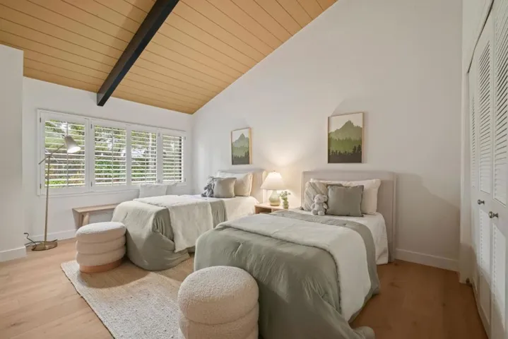 184 Sand Hill Circle, Menlo Park, California 94025