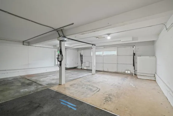 184 Sand Hill Circle, Menlo Park, California 94025