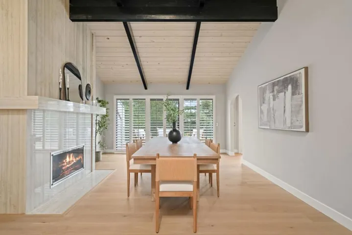 184 Sand Hill Circle, Menlo Park, California 94025