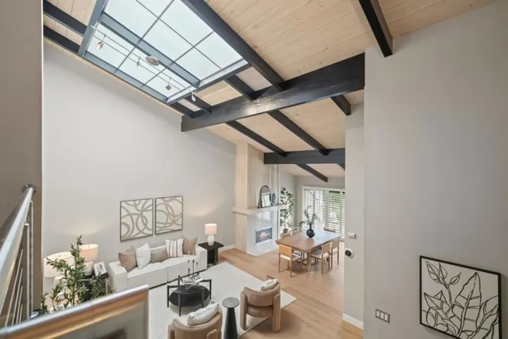 184 Sand Hill Circle, Menlo Park, California 94025