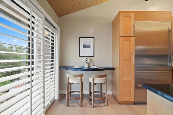 184 Sand Hill Circle, Menlo Park, California 94025