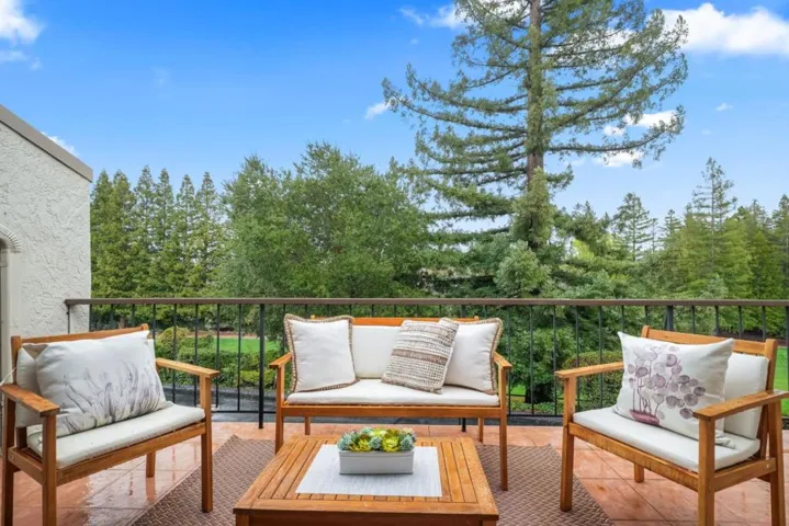 184 Sand Hill Circle, Menlo Park, California 94025