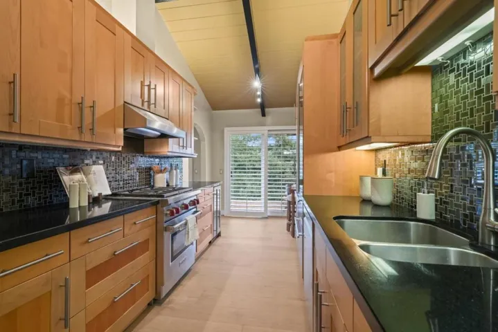 184 Sand Hill Circle, Menlo Park, California 94025