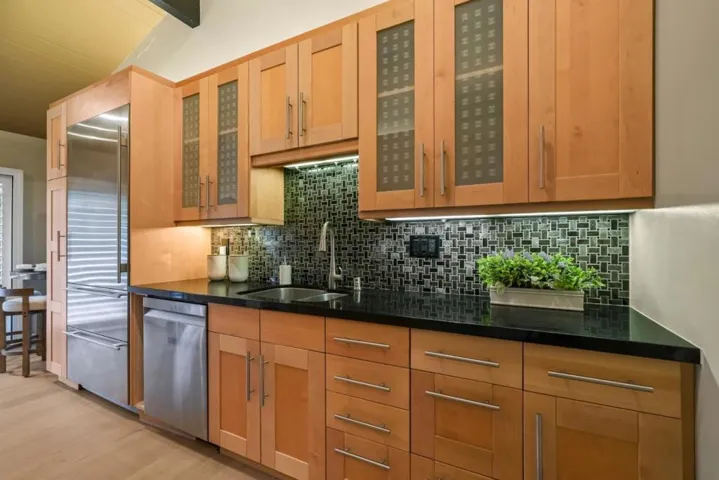 184 Sand Hill Circle, Menlo Park, California 94025