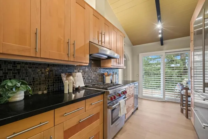 184 Sand Hill Circle, Menlo Park, California 94025