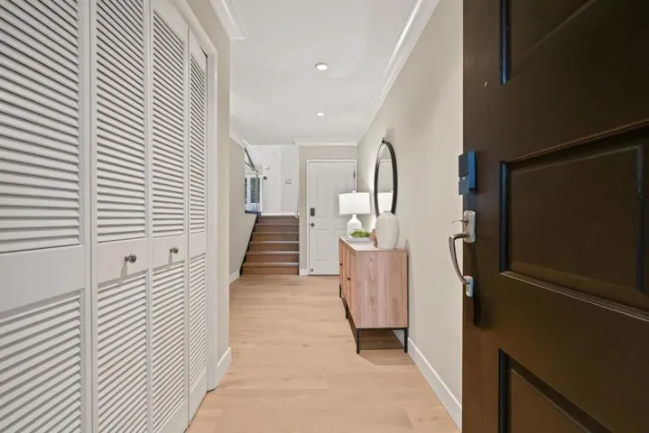 184 Sand Hill Circle, Menlo Park, California 94025